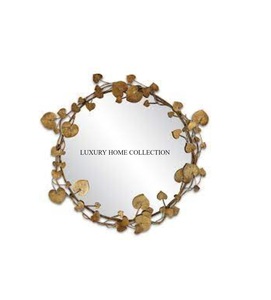 Cadre de miroir mural en métal antique d'inspiration moderne avec un mélange de motifs vintage et de finitions métalliques épurées - Product Image 6