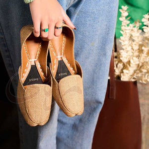 Mocasines de Mujer con Diseño Personalizable, Alta Calidad, Tendencia de Moda, Parte Superior de Yute Estampado, Suela de Cuero Original, Hechos en Pakistán - Product Image 3