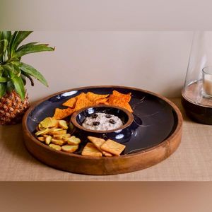 Plateau de service en bois au design moderne fait main avec bol en émail noir pour fruits, collations, apéritifs et réceptions - Product Image 3