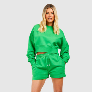 Venta al por mayor de pantalones cortos de dos piezas con logotipo personalizado conjunto 2023 Crop Top pantalones cortos de dos piezas mujeres Casual Joggers conjuntos - Product Image 1