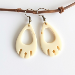 Heaven Craft Export Bijoux faits à la main Boucles d'oreilles élégantes intemporelles en os et perles pour femmes Cadeau durable pour les fêtes - Product Image 1