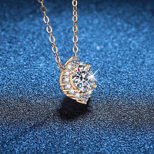 Collar de Moda con Colgante de Moissanita con Corte de Halo Personalizado en Forma de Rugby, Color D VVS, 1.00 Quilates, Engaste de Garra, Cadena de Eslabones, Plata 925 para Mujer - Product Image 3