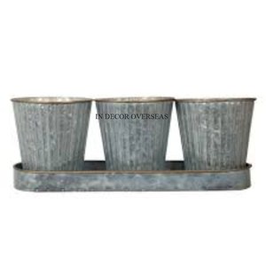 Conjunto de diseño de arte vintage rústico de 3 macetas y macetas de forma redonda de metal galvanizado con detalles intrincados de la India - Product Image 1