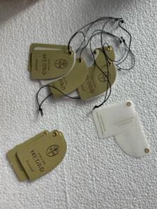 Étiquettes volantes personnalisées de marque 3D écologique de qualité supérieure en cuir imprimé de logo pour emballage de luxe vêtements chaussures sacs accessoires - Product Image 5