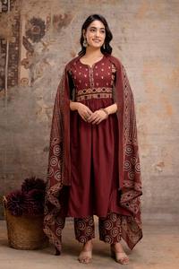 ชุดคุर्ติผ้าฝ้ายแบบดั้งเดิมของผู้หญิงอินเดีย ลายพิมพ์ดิจิทัล ปักลาย ประดับมุก ซึมซับความชื้น แห้งเร็ว ผลิตจากวัสดุรีไซเคิล - Product Image 4