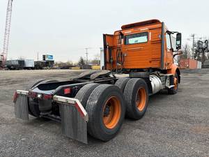 Camión Volvo VNR de Doble Eje con Cabina Diurna de Alto Rendimiento - Camión de Carga Automático Usado, Listo para Enviar - Product Image 3
