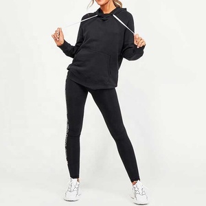 Ensemble de vêtements de détente pour femmes Sweat à capuche Short à jambes larges Solide Street Style Logo Décoration Strass Broderie Coupe ample - Product Image 1