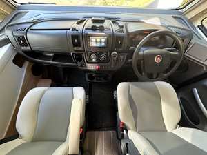 Barato Usado 2020 4 literas Clase A Rollerteam Pegaso 745 Autocaravana Euro 5 Emisión 4-6 Pasajeros Horno de microondas - Product Image 6