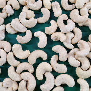 Private Label Packaging Kaju Badam Santigo Vietnam W320 Cashew <b>Nuts</b> Cashew <b>Kernel</b> W320 First Quality - Product Image 1