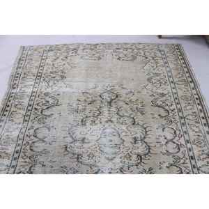 Tapis turc 5,7x8,2 pieds, tapis vintage, tapis en laine gris à motifs de plantes et d'arbres - Product Image 5
