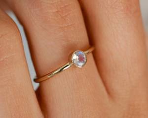 Mayorista de joyería fina Conjunto de bisel de corte redondo Piedra lunar Piedra preciosa Anillos de boda de lujo para mujeres Hecho en plata esterlina - Product Image 4