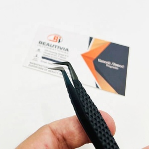 Pince à cils à pointe de fibre Volume de botte à 90 degrés Pince à épiler en acier durable avec conception de dollar LOGO d'impression personnalisée - Product Image 2