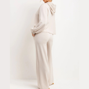 Ensemble de survêtement pour femmes en polaire doux au toucher et de qualité durable, dernier design, tissu doux, coupe confortable, survêtement à manches longues - Product Image 2