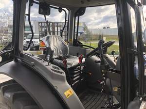 Tractor de Ruedas 4x4 de 75HP con Caja de Cambios Automática y Motor para Uso Agrícola, Transmisión por Engranajes, Aire Acondicionado - Product Image 6