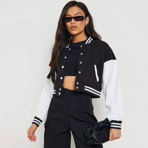 Veste universitaire courte de haute qualité du fabricant OEM pour femmes, patchs de broderie en satin chenille, teint sur mesure, tricoté avec poche longue - Product Image 1