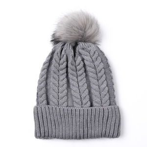 Bonnet à pompons d'hiver avec polaire confortable et haut à pompons moelleux Bonnet à pompons élégant pour garder la chaleur pendant la saison - Product Image 1