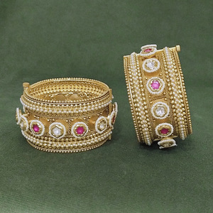 กำไลแฟชันอินเดียใต้แบบเปิดได้เครื่องประดับเทียมชุบทองด้านแบบโบราณ - Product Image 1