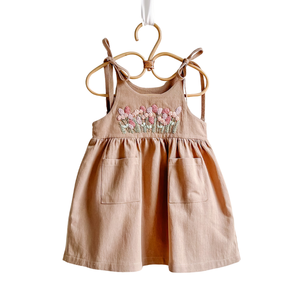 Robe brodée à la main en lin doux pour bébé fille Style décontracté pour le premier anniversaire des tout-petits OEM Made in Vietnam - Product Image 1