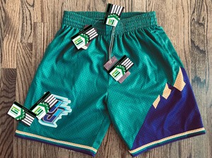 Shorts de streetwear vintage de qualité supérieure pour hommes, shorts de basket-ball rétro personnalisés à sublimation, shorts unis à double maille pour femmes - Product Image 3
