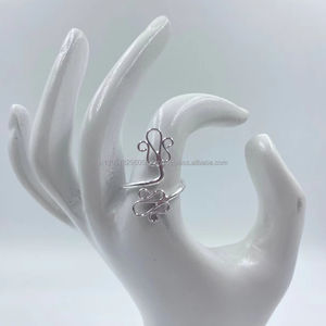 Mejor precio Anillo de plata vintage Detalles intrincados Brazaletes de plata modernos para mujeres Elegancia atemporal con perla de moda - Product Image 1