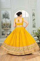 Haldi & Sangeet Special Bright Yellow Farbe Faden & Stickerei Arbeit Braut Special Light Weight Trendy Lehenga Sets Großhandel