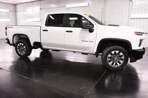 Chevrolet Silverado 2500 HD Custom Crew Cab 4WD 2023 / Disponible para la Venta con Bajo Kilometraje, Motor de Gasolina, Auto Usado en Excelentes Condiciones - Product Image 4