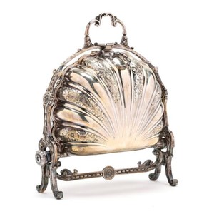 Réchauffeur de boîte à biscuits en coquille de pétoncle pliant plaqué argent victorien Reproduction anglaise Sheffield Style Metalware Collection - Product Image 1