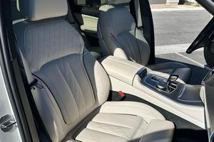 Auto Usado Confiable, BMW X5 M50i 2022, Motor V8 Twin-Turbo, Tracción en las Cuatro Ruedas - Product Image 4