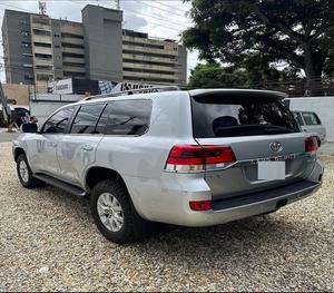 Usado 2019 Toyotaaaas La_nd Cru_iserrrs 200 - Product Image 2