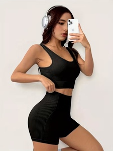 Conjunto de Yoga Negro de 2 Piezas, Top Corto con Espalda Cruzada y Cuello Redondo, Pantalones Cortos de Cintura Alta, Spandex, Poliéster, Transpirable, Sin Costuras, Diseño Sólido - Product Image 5