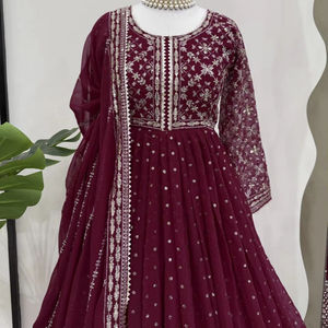 Ensemble de couture en fausse georgette Elite Designer Fashion avec paillettes complexes manches supplémentaires et dentelle à quatre côtés Dupatta - Product Image 1