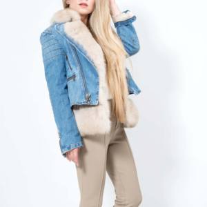 Chaqueta de mezclilla de color rojo única y de tendencia para mujer Chaqueta de mezclilla transpirable lavada recortada de gran tamaño - Product Image 2