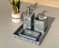 Ensemble de salle de bain moderne et écologique en résine faite à la main avec porte-savon mural de couleur personnalisée pour usage hôtelier par FAIZA CRAFT