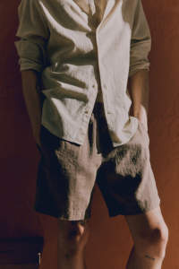 2025 Shorts de sport sur mesure pour hommes en coton non doublé avec motif solide couleur Beige foncé teint uni nouveau dernier design - Product Image 3