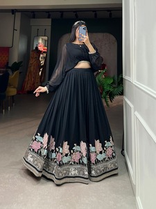 Lentejuelas de Georgette y trabajo de Bordado de hilo cosido con lienzo y lata Lehenga Liso con borde de encaje Lehenga - Product Image 3