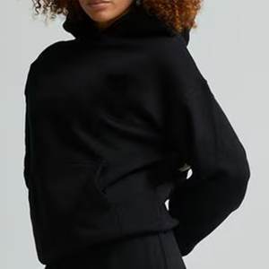 Nuevo Conjunto Deportivo de Chándal Negro con Logotipo de Pedrería Personalizado para Mujer, Transpirable, Estilo Urbano, para Actividades al Aire Libre - Product Image 2