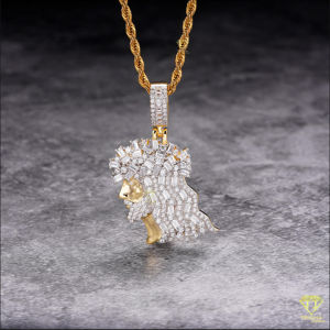 Bijoux religieux bicolores glacés avec diamants baguette et moissanite ronds pour un look audacieux - Product Image 5