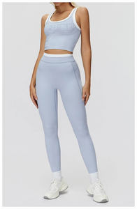 Ensemble de sport athlétique quatre pièces contrastant pour femme avec coussinets amovibles, leggings taille haute effet push-up, taille élastique respirante - Product Image 5