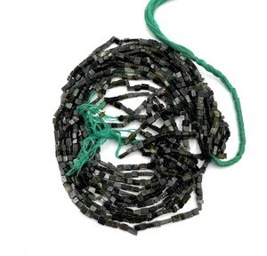 Perles de pierres précieuses de tourmaline verte naturelle 13 pouces 29 CT perles de pierres précieuses polies pour la fabrication de bijoux - Product Image 3