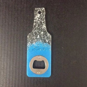 Ouvre-bouteille en résine de qualité supérieure avec un aspect rustique parfait pour les cuisines traditionnelles et les thèmes de design d'intérieur vintage - Product Image 1