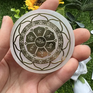 Nouvelle arrivée Plaque de chargement en sélénite gravée plaquée or Tranche de sélénite Favorise la paix et le calme Nettoyez votre énergie - Product Image 4