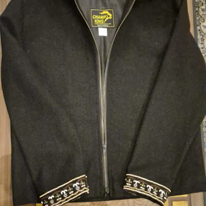 Veste en laine noire mélangée avec un col richement brodé et orné de perles, fabriquée par la marque Champ King - Product Image 1