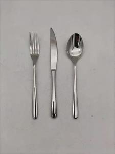 Juego de cubiertos de lujo plateado de acero inoxidable de nuevo diseño con juego de cubiertos moderno de diseño real único para el hogar del restaurante - Product Image 4