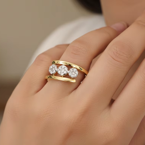 แหวนเพชรทรงคลัสเตอร์ ดีไซน์หรูหราทันสมัย สีทอง เหมาะสำหรับเป็นของขวัญหมั้นและงานแต่งงานสำหรับเธอ - Product Image 2