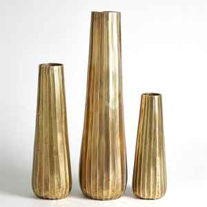 <b>White</b> Ornate Metal Flower Vase With Handcrafted Detailing Perfect For Displaying Seasonal Bouquets In Elegant Living Spaces - Product Image 6