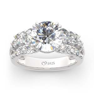 Anillo Jeulia de Plata de Ley Chapado en Rodio con Rubí de Corte Redondo y Moissanita - Product Image 1