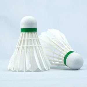 Volant professionnel de conception de logo personnalisé pour le badminton et le sport - Product Image 1