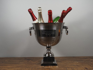 Cubitera de Latón de Diseño Moderno Más Vendida para un Interior de Bar en Casa Elegante que Combina la Simplicidad con la Elegancia Metálica - Product Image 4