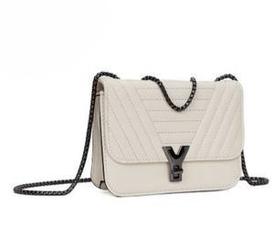 Borsa a Tracolla in Pelle con Catena per Donna - Product Image 2