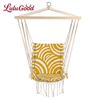 Fauteuil suspendu en macramé avec barre de support en bois, pour l'intérieur et l'extérieur, avec pompons, pour jardin, patio, chambre